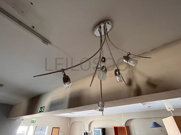 Lotes 141 a 175 · Mobiliário · Artigos de Decoração