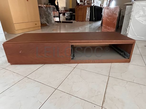 Lotes 176 a 210 · Mobiliário · Artigos de Decoração