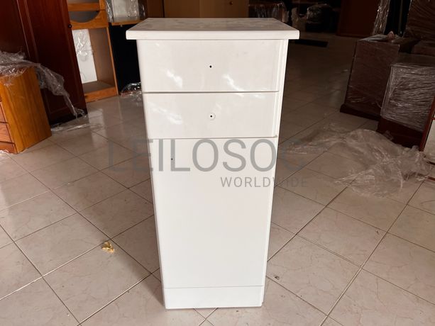 Lotes 176 a 210 · Mobiliário · Artigos de Decoração