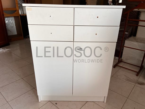 Lotes 176 a 210 · Mobiliário · Artigos de Decoração