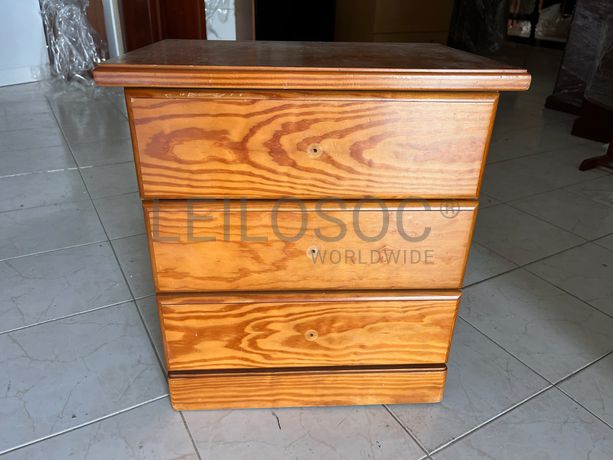 Lotes 176 a 210 · Mobiliário · Artigos de Decoração