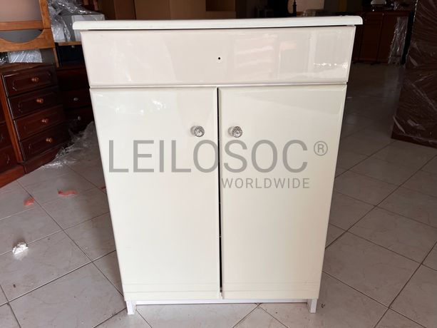 Lotes 176 a 210 · Mobiliário · Artigos de Decoração