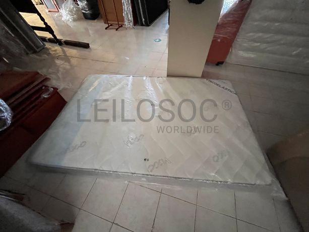 Lotes 176 a 210 · Mobiliário · Artigos de Decoração