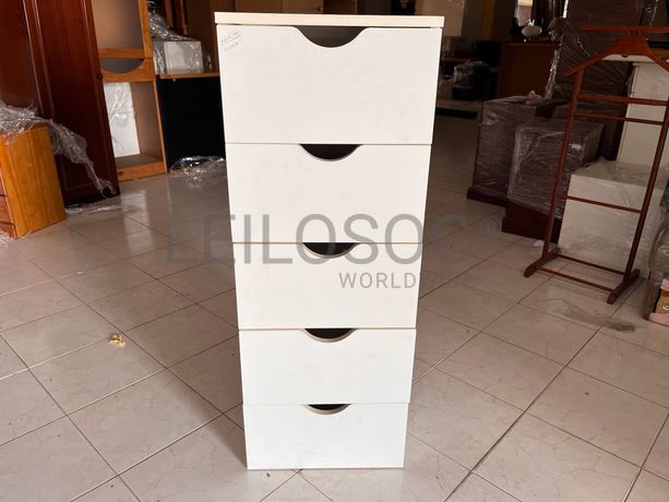 Lotes 176 a 210 · Mobiliário · Artigos de Decoração