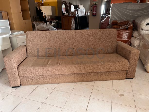 Lotes 176 a 210 · Mobiliário · Artigos de Decoração