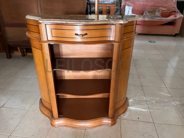 Lotes 211 a 245 · Mobiliário · Artigos de Decoração