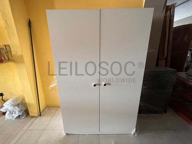 Lotes 211 a 245 · Mobiliário · Artigos de Decoração