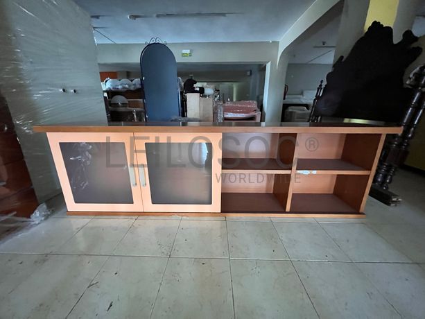 Lotes 211 a 245 · Mobiliário · Artigos de Decoração