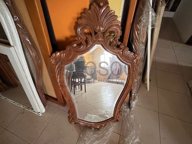 Lotes 211 a 245 · Mobiliário · Artigos de Decoração