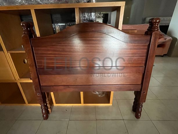 Lotes 211 a 245 · Mobiliário · Artigos de Decoração