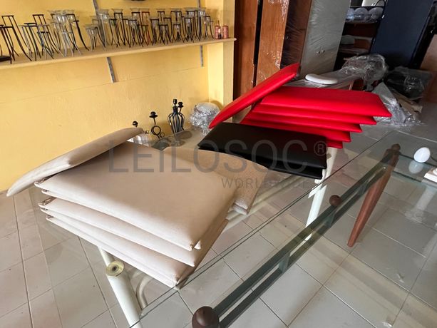 Lotes 211 a 245 · Mobiliário · Artigos de Decoração