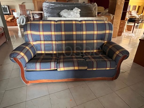 Lotes 246 a 280 · Mobiliário · Artigos de Decoração