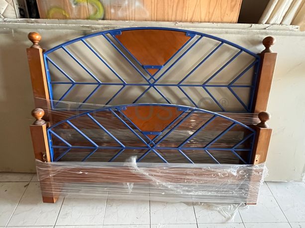 Lotes 246 a 280 · Mobiliário · Artigos de Decoração