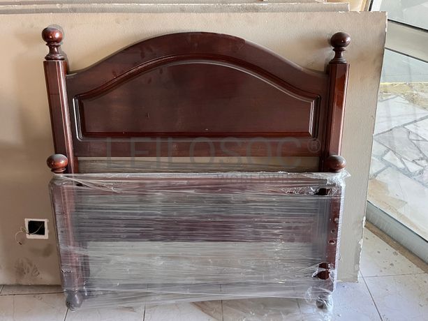 Lotes 246 a 280 · Mobiliário · Artigos de Decoração