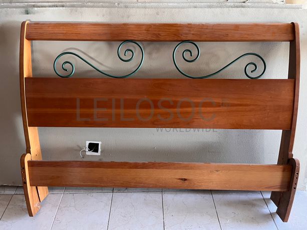 Lotes 246 a 280 · Mobiliário · Artigos de Decoração