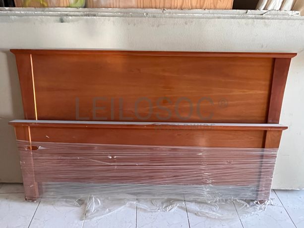 Lotes 246 a 280 · Mobiliário · Artigos de Decoração