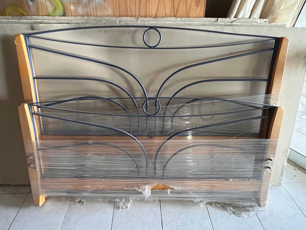 Lotes 246 a 280 · Mobiliário · Artigos de Decoração