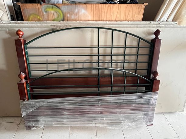 Lotes 246 a 280 · Mobiliário · Artigos de Decoração