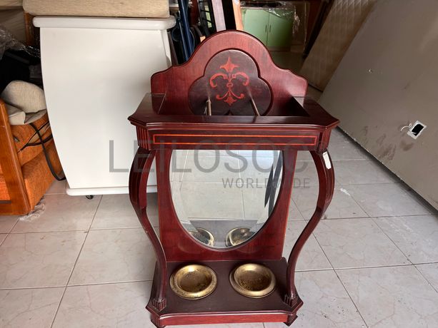 Lotes 246 a 280 · Mobiliário · Artigos de Decoração