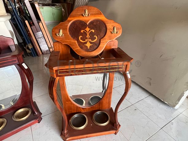 Lotes 246 a 280 · Mobiliário · Artigos de Decoração