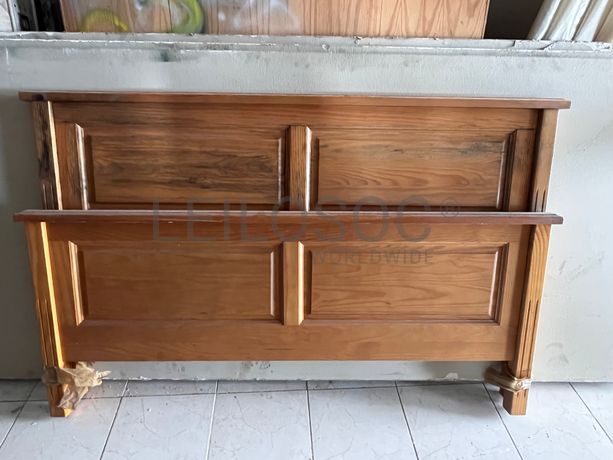 Lotes 246 a 280 · Mobiliário · Artigos de Decoração