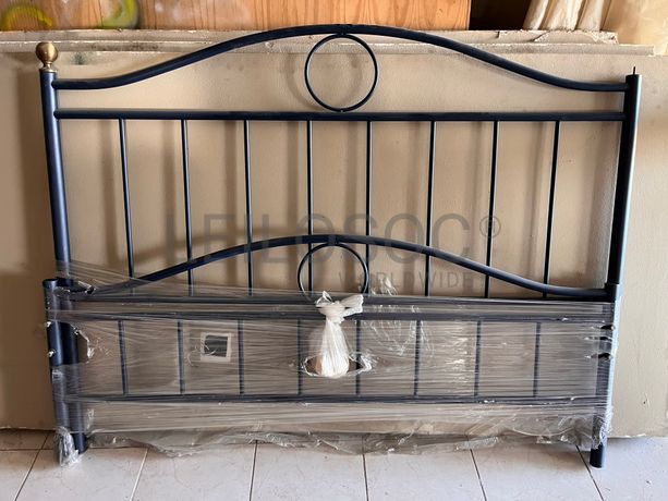 Lotes 246 a 280 · Mobiliário · Artigos de Decoração