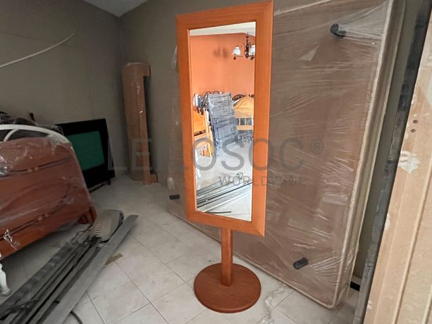 Lotes 281 a 315 · Mobiliário · Artigos de Decoração