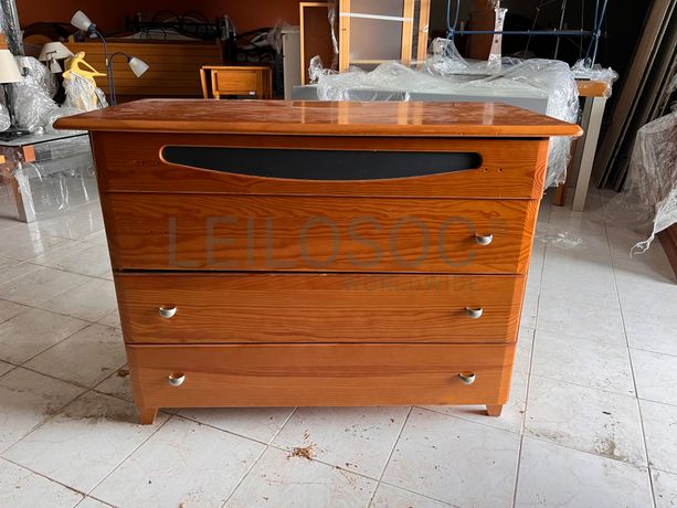 Lotes 351 a 385 · Mobiliário · Artigos de Decoração