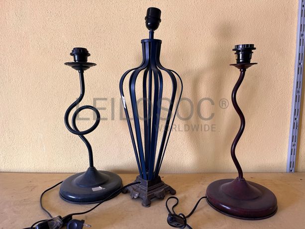 Lotes 526 a 560 · Mobiliário · Artigos de Decoração