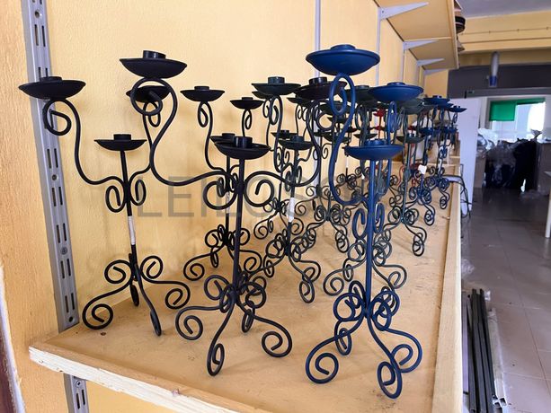 Lotes 526 a 560 · Mobiliário · Artigos de Decoração