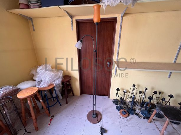 Lotes 561 a 595 · Mobiliário · Artigos de Decoração