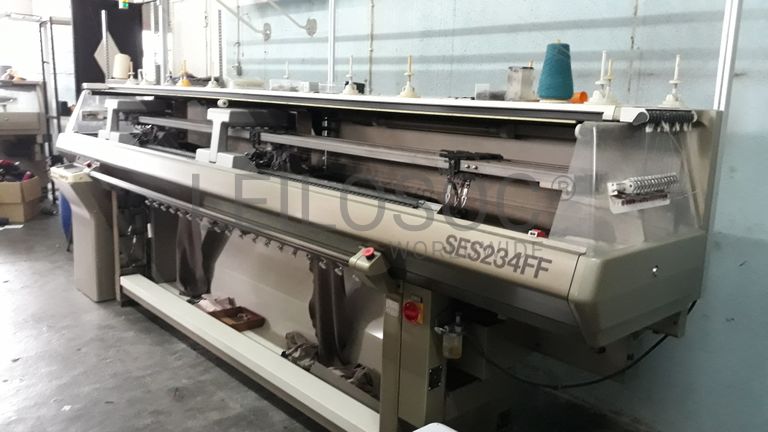 Máquina de confeção de malha