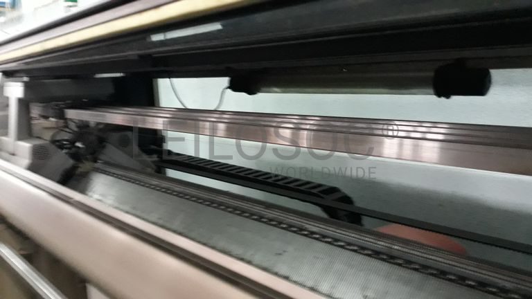 Máquina de confeção de malha