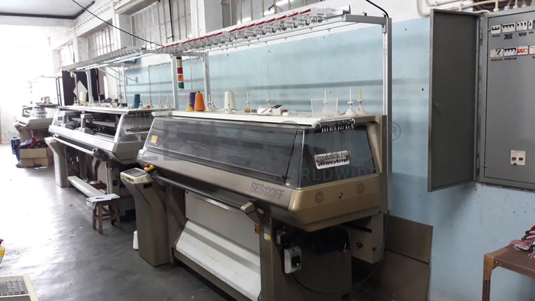 Máquina de confeção de malha