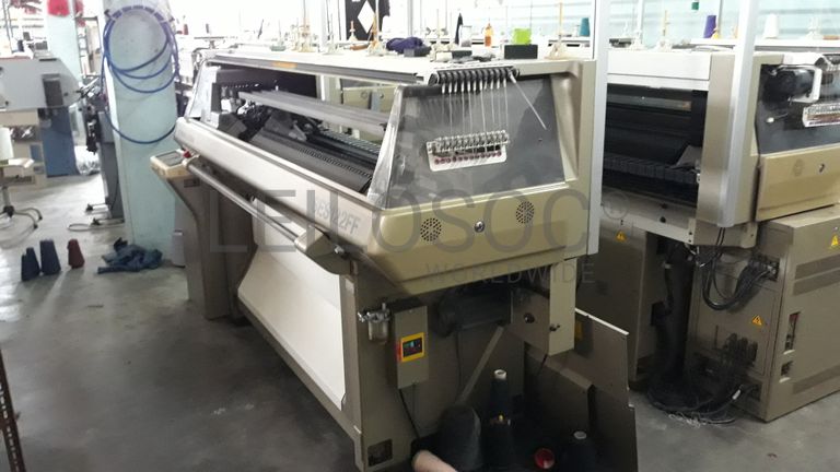 Máquina de confeção de malha