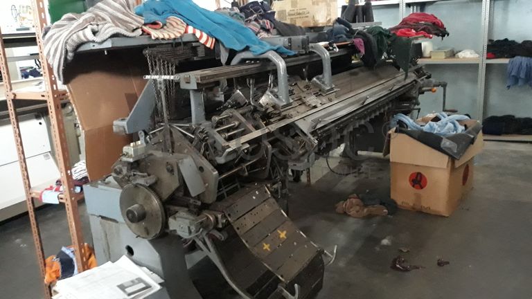 Máquina de confeção de malha