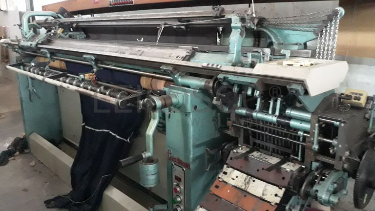 Máquina de confeção de malha