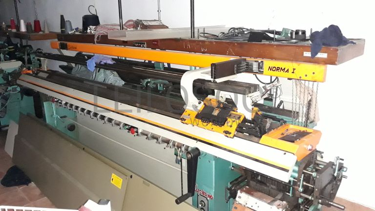 Máquina de confeção de malha