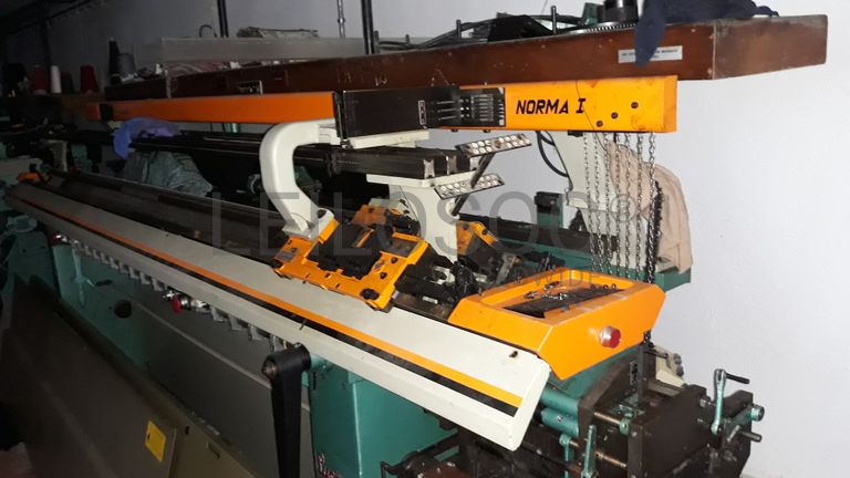 Máquina de confeção de malha