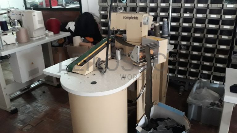 Máquina de colocar golas