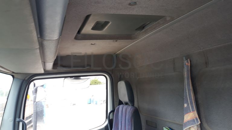 Mercedes-Benz Atego 1828 com báscula