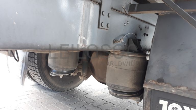 Scania 93M com báscula e grua