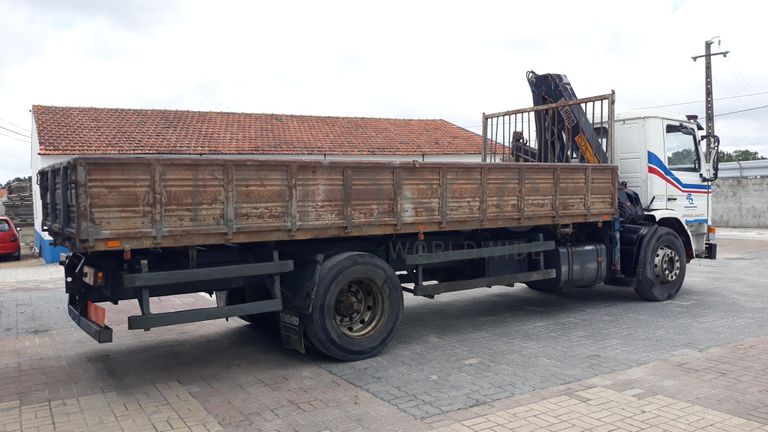 Scania 93M com báscula e grua