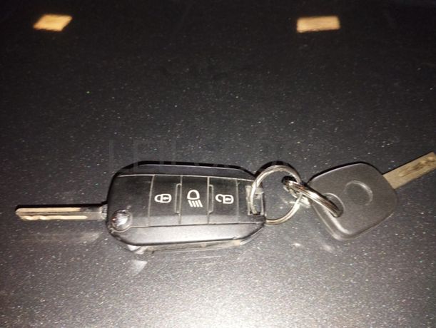 Peugeot 208 1.6 BlueHDI · Ano 2016