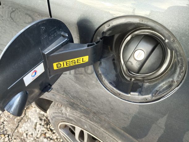 Peugeot 208 1.6 BlueHDI · Ano 2016