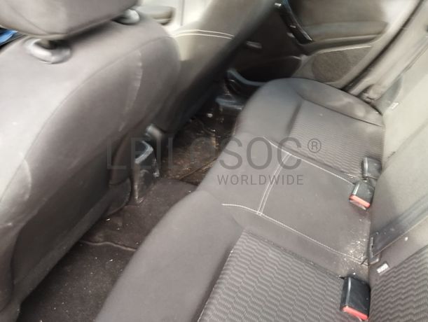 Peugeot 208 1.6 BlueHDI · Ano 2016