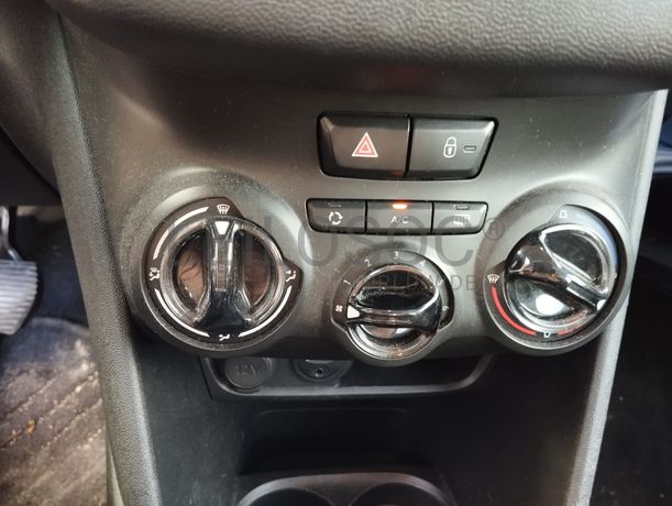 Peugeot 208 1.6 BlueHDI · Ano 2016