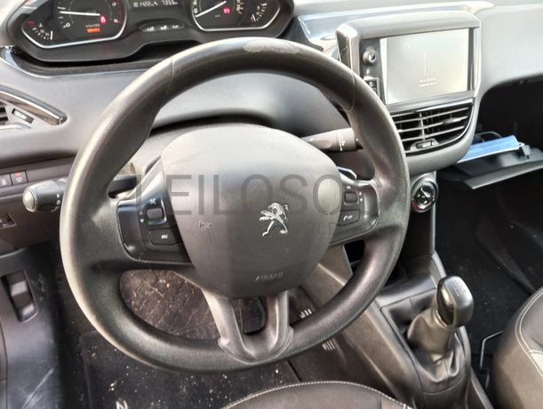 Peugeot 208 1.6 BlueHDI · Ano 2016
