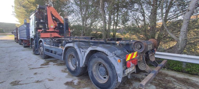 MAN 35.360 8/4 c/ Grua