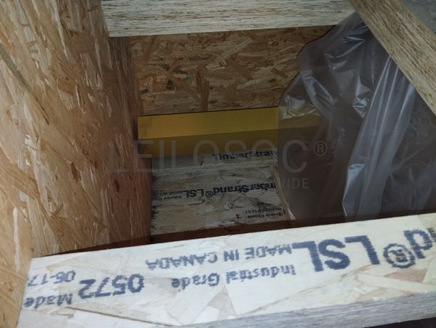 Caixa e Raspador Traseiros de Trator de Rastos · Ano 2018